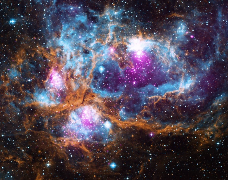 Наднова, темна матерія і зоряні ясла: NASA показало найяскравіші кадри Всесвіту